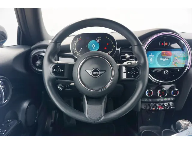 MINI 5-Deurs Cooper Classic 2021 Benzine 12
