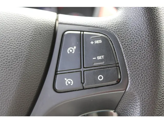 Hyundai i10 1.0i i-Motion Comfort 2016 Benzine 18