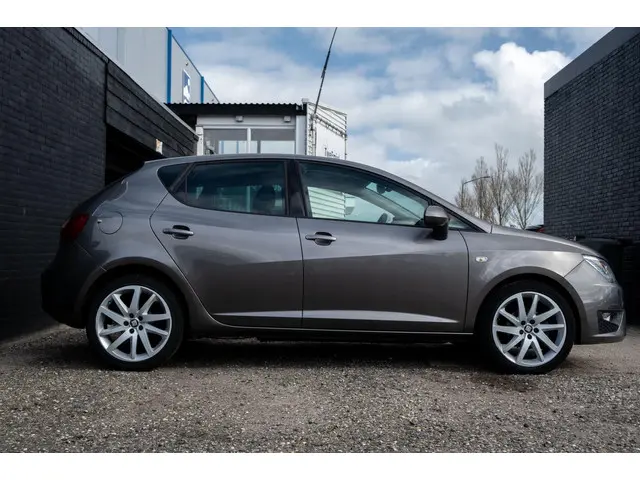 SEAT Ibiza 1.0 TSI FR | LED | Navi | Carplay 2017 Benzine 2