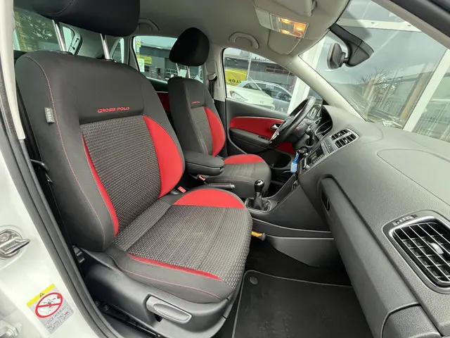Volkswagen Polo 1.2 TSI Cross 2014 Benzine 31