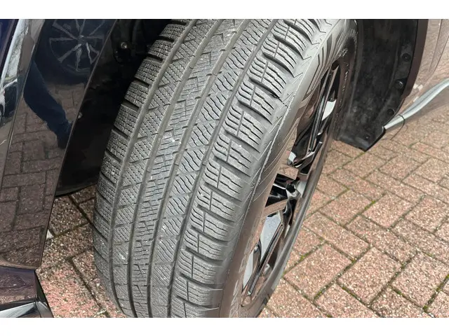 Toyota RAV4 2.5 Hybrid AWD Bi-Tone 2023 Hybride Benzine 15