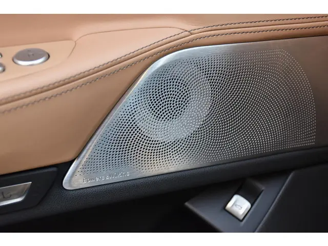 BMW 7 Serie 740Li High Executive 2015 Benzine 24
