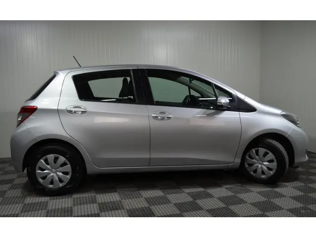 Toyota Yaris 1.0 VVT-i Now / Airco / NL auto 2014 Benzine 2