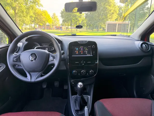 Renault Clio 1.2 16V 2013 Benzine 11