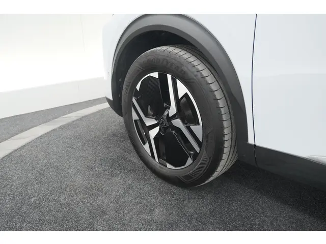 Peugeot 2008 PureTech 100 Allure 2024 Benzine 19