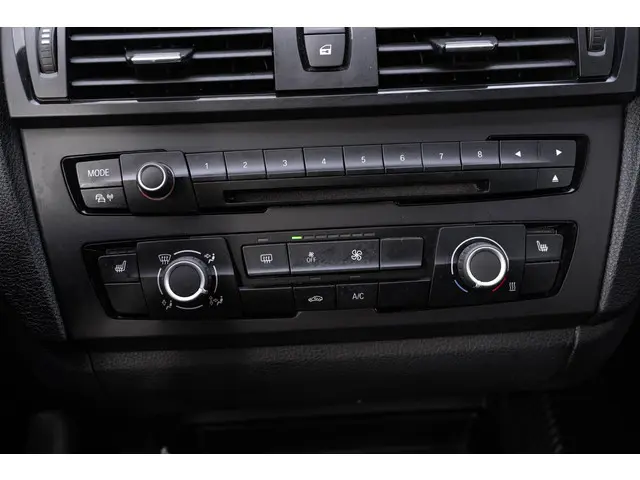 BMW 1 Serie 114i EDE Business+ 2013 Benzine 46