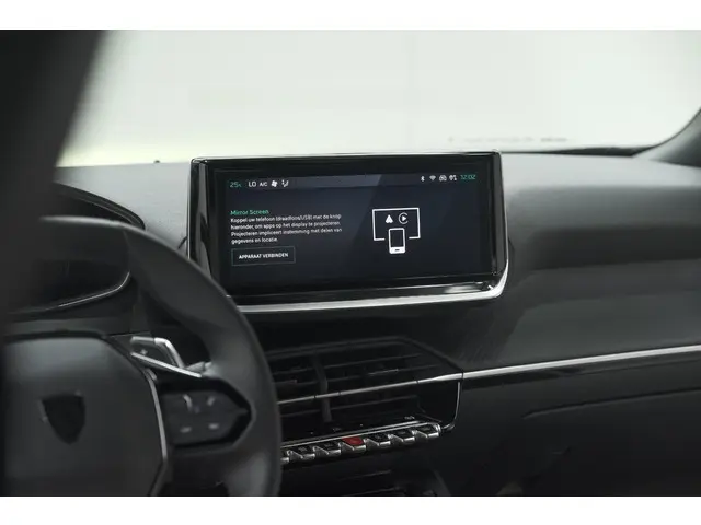 Peugeot 2008 PureTech 130 EAT8 Allure 2024 Benzine 50
