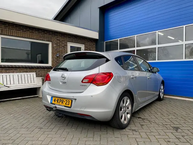 Opel Astra 1.4 Turbo cruise trek airco 2012 Benzine 6