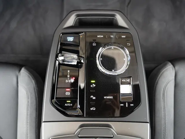 BMW iX xDrive45 2025 Elektrisch 38
