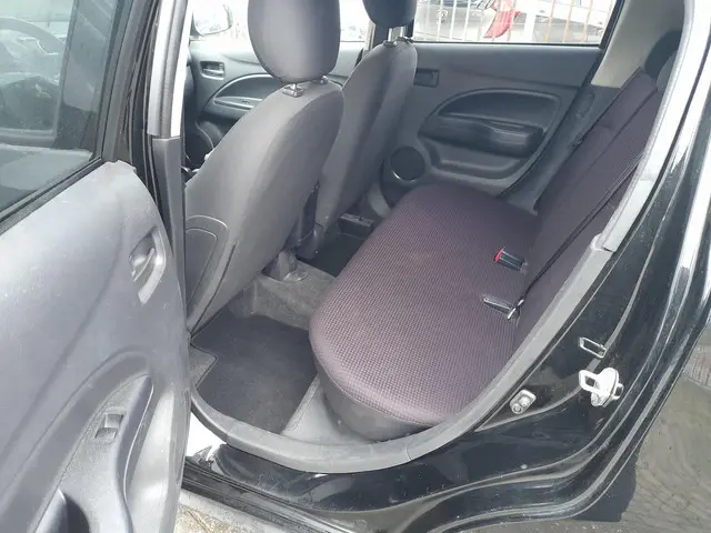 Mitsubishi Space Star 1.0 Intense 2013 Benzine 4