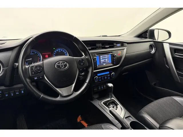 Toyota Auris 1.6 Dynamic 2014 Benzine 19