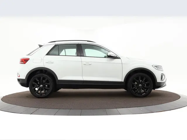 Volkswagen T-Roc 1.5 Tsi 150pk DSG Life 2023 Benzine 18