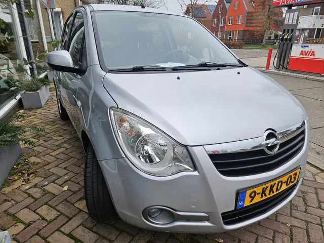 Opel Agila 1.2 Edition,nette auto,lage km 2013 Benzine 11