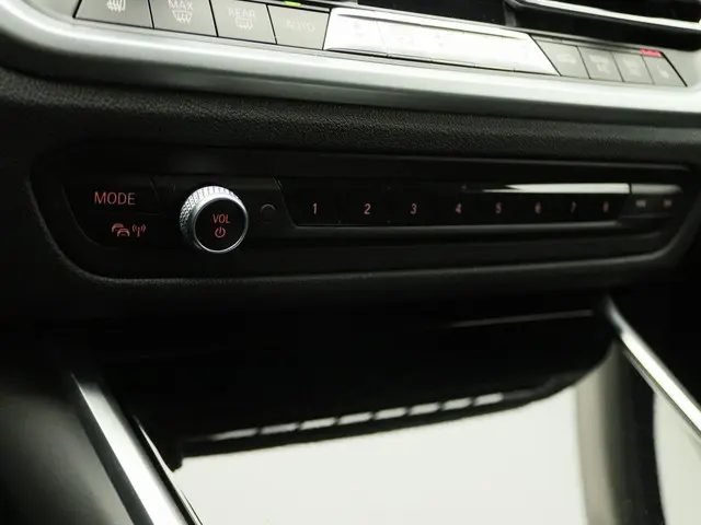 BMW 3 Serie Touring 320i 2020 Benzine 18