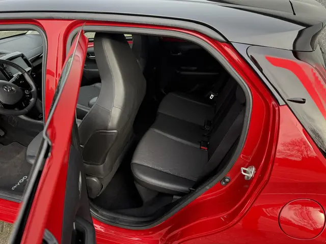 Toyota Aygo 1.0 VVT-i x-clusiv automaat 2021 Benzine 12