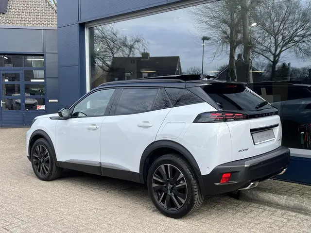 Peugeot 2008 1.2 Hybrid 145 PK GT 2025 Hybride Benzine 2