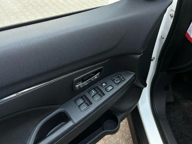 Mitsubishi ASX 1.6 ClearTec Inform 2012 Benzine 8