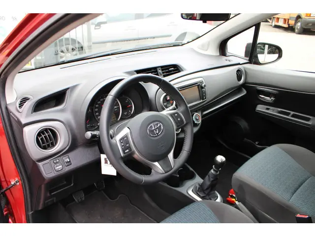 Toyota Yaris 1.3 2013 Benzine 10
