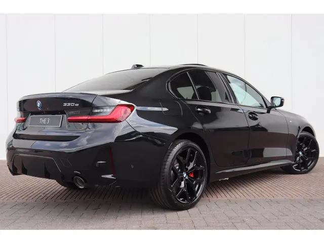 BMW 3 Serie 330e xDrive 2025 Hybride Benzine 6