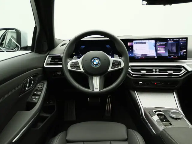 BMW 3 Serie Touring 330e 2024 Hybride Benzine 9