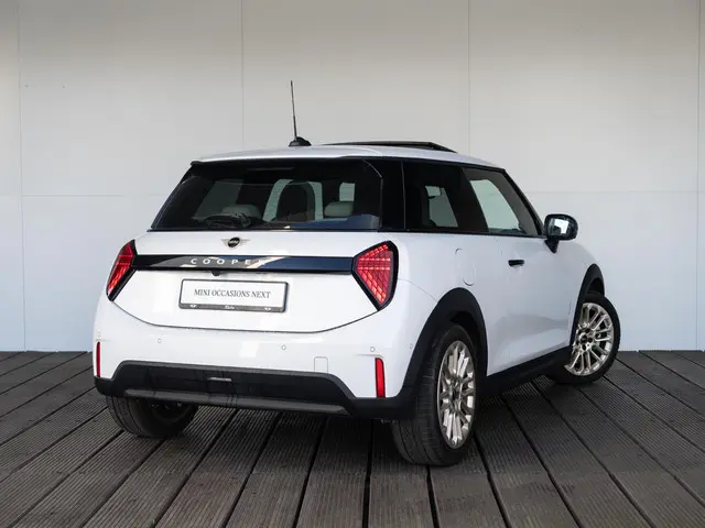 MINI 3-Deurs Cooper C 2025 Benzine 2