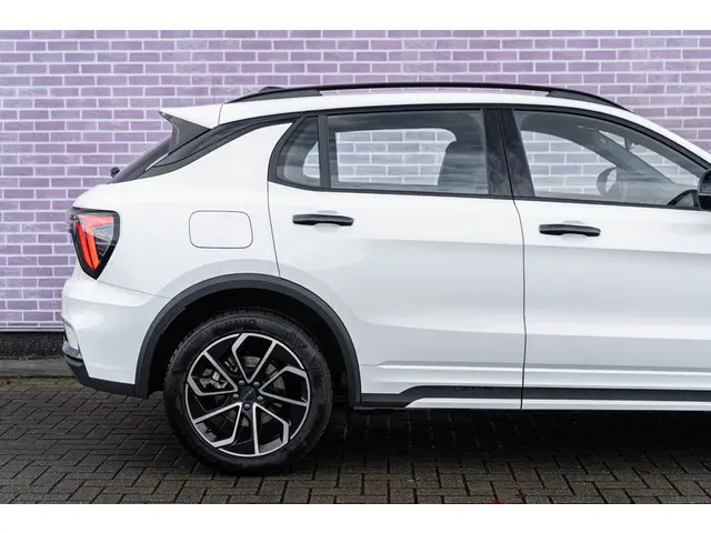 Lynk & Co 01 1.5 Core 2025 Hybride Benzine 41