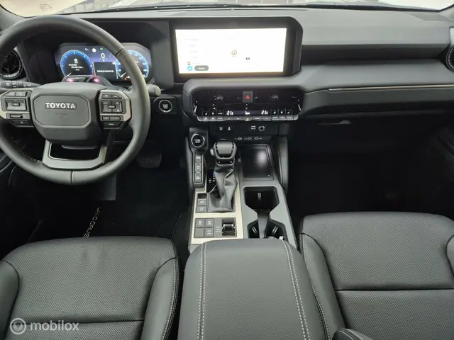 Toyota Land Cruiser 250 2.8 D-4D Executive 2024 Diesel 24