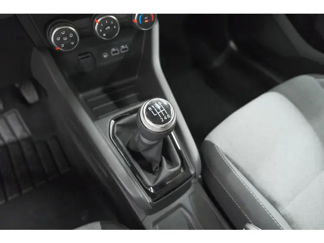 Renault Clio TCe 90 Evolution 2024 Benzine 51