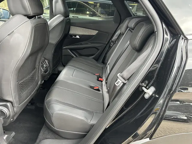 Peugeot 3008 1.6 HYbrid 225 GT 2023 Hybride Benzine 40