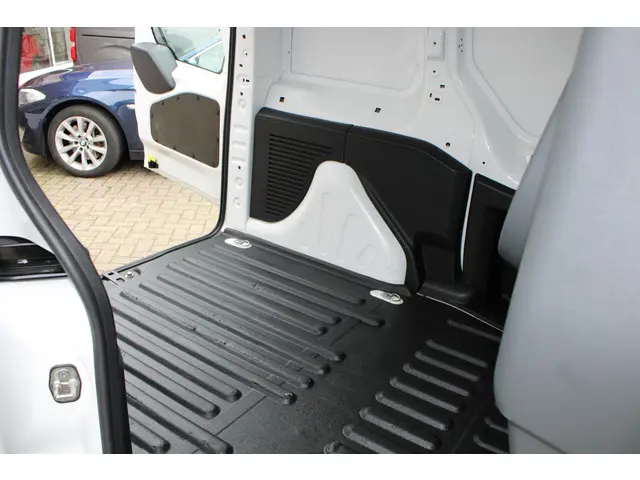 Peugeot Partner 120 1.6 HDi 75 L1 XR 2016 Diesel 11