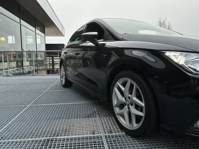SEAT Ibiza 1.0 TSI FR Business Intense 2021 Benzine 34