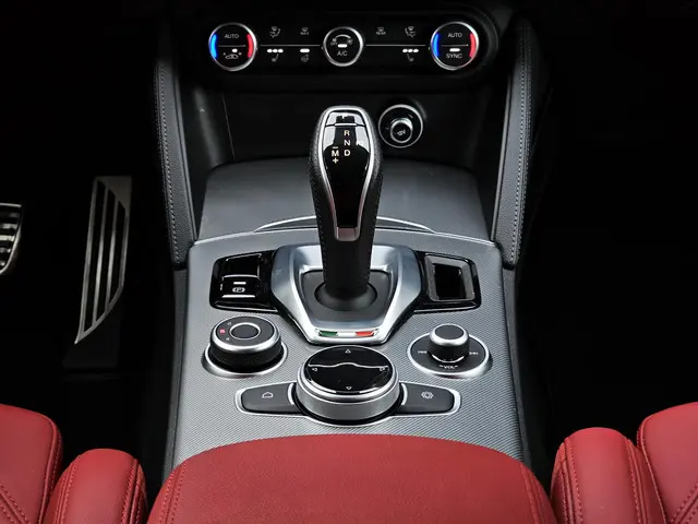 Alfa Romeo Stelvio 2.0 T GME AWD Veloce 2023 Benzine 18