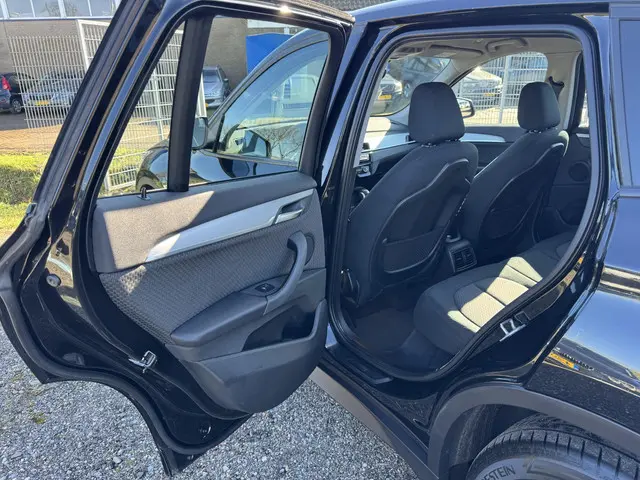 BMW X1 xDrive20i High Executive 2018 Benzine 29