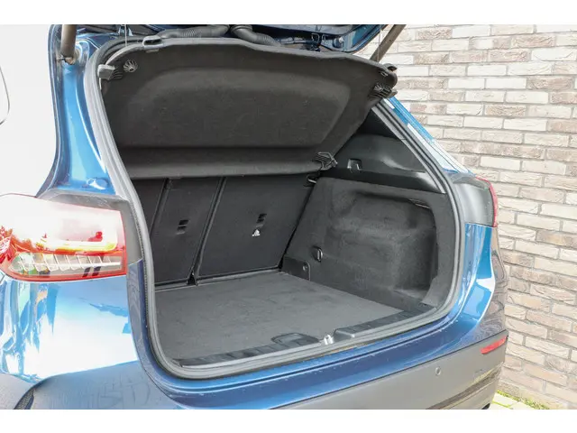 Mercedes-Benz GLA 250 e AMG Line 2022 Hybride Benzine 16
