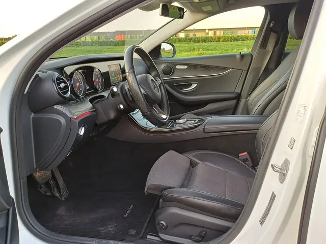 Mercedes-Benz E-Klasse 200 Premium 2017 Benzine 24