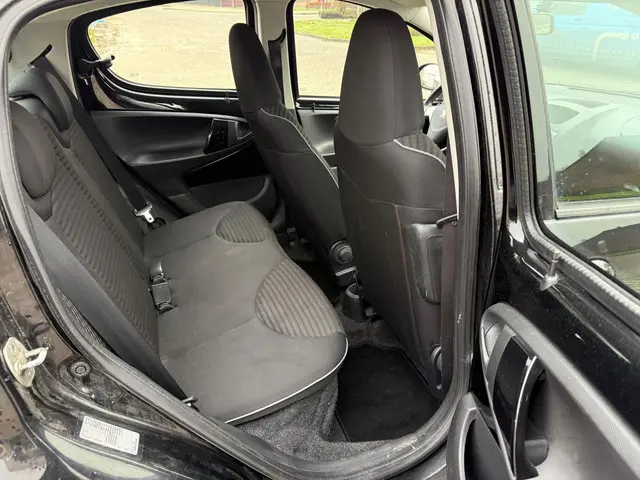 Peugeot 107 1.0 Envy 2013 Benzine 11