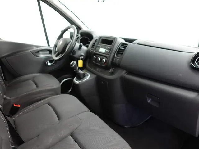 Renault Trafic Passenger 2.0 dCi 120 L2H1 2019 Diesel 38