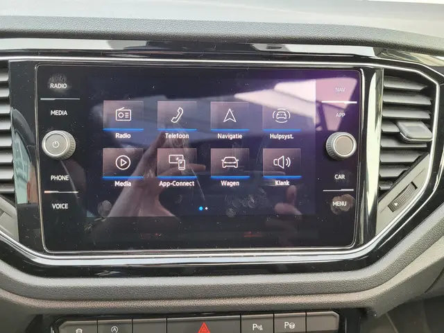 Volkswagen T-Roc 1.5 TSI Sport Business R 2020 Benzine 35