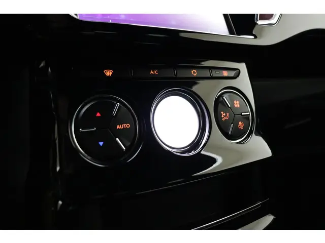 DS DS 3 1.2 PureTech 110pk So Red 2015 Benzine 18