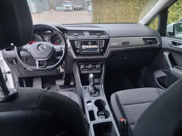 Volkswagen Touran 2.0 TDI SCR Comfortline 2016 Diesel 16