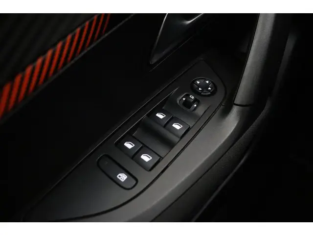 Peugeot 2008 1.2 PureTech Active 2021 Benzine 18