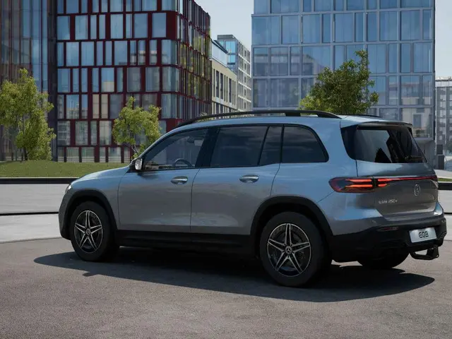 Mercedes-Benz EQB 250+ AMG Line 71 kWh 2025 Elektrisch 29