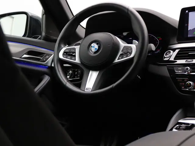 BMW 5 Serie Sedan 540i 2022 Benzine 32