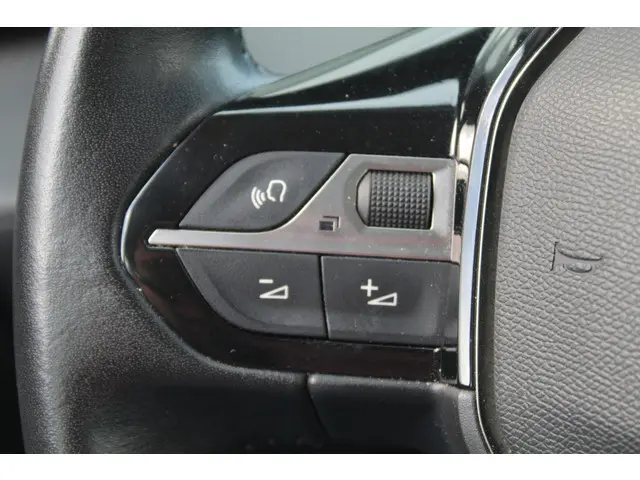 Peugeot 2008 1.2 PureTech Active//Airco! 2021 Benzine 7