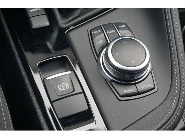 BMW X2 xDrive25e 2023 Hybride Benzine 11