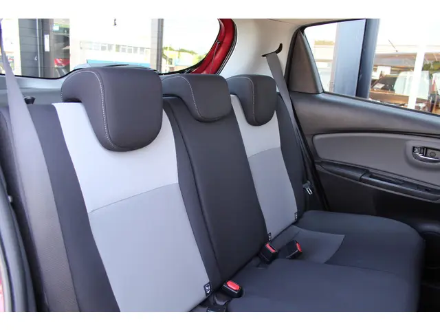Toyota Yaris 1.5 Hybrid Energy Plus 2018 Hybride Benzine 13