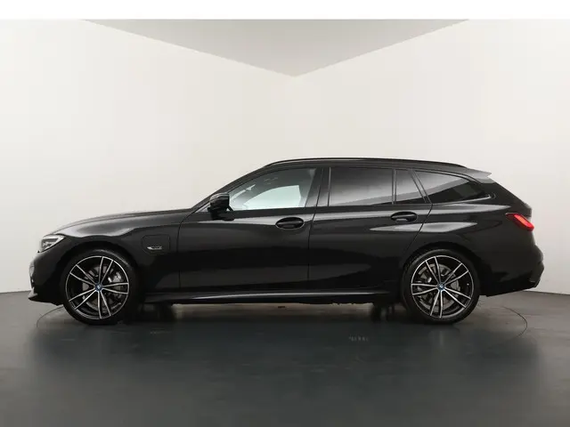 BMW 3 Serie Touring 330e 2022 Hybride Benzine 10