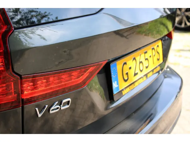 Volvo V60 2.0 T4 Momentum Pro 2019 Benzine 11