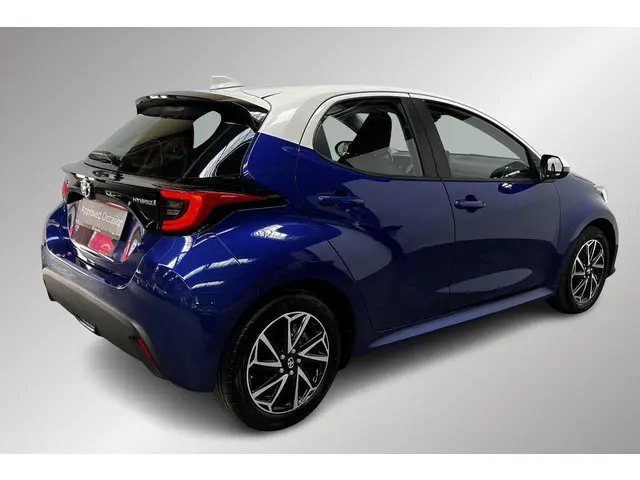 Toyota Yaris 1.5 Hybrid Dynamic Plus, 2022 Hybride Benzine 2