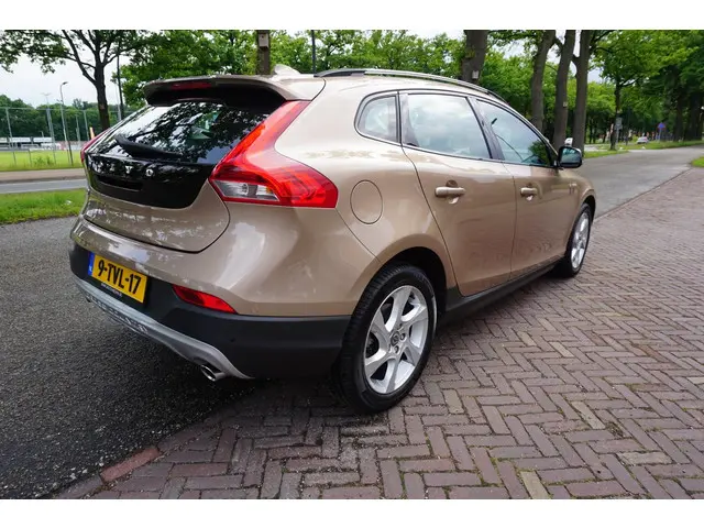Volvo V40 Cross Country 1.6 T4 Momentum 2014 Benzine 4